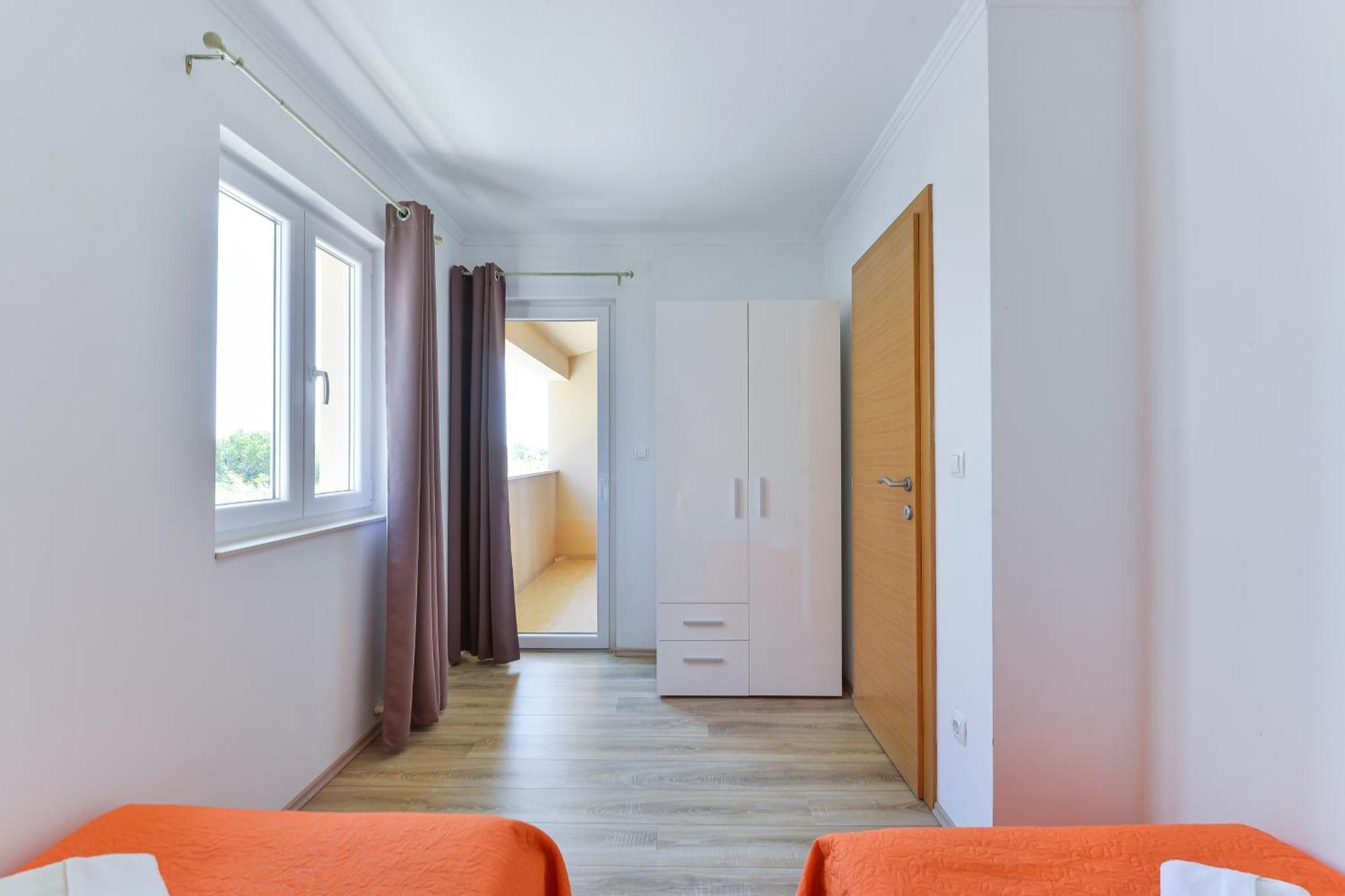 Apartments By The Sea Nin, Zadar - 13172 Номер фото