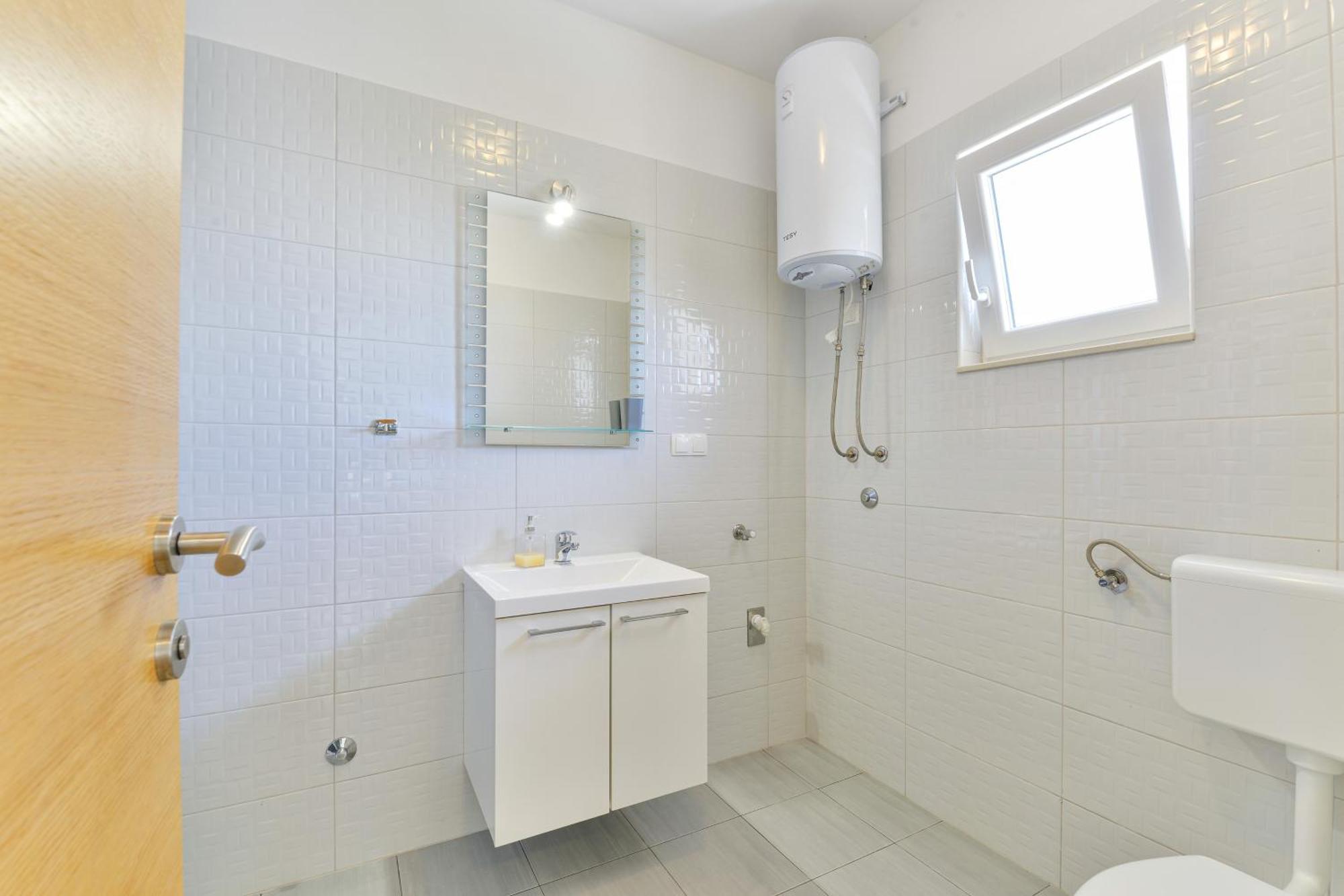 Apartments By The Sea Nin, Zadar - 13172 Номер фото