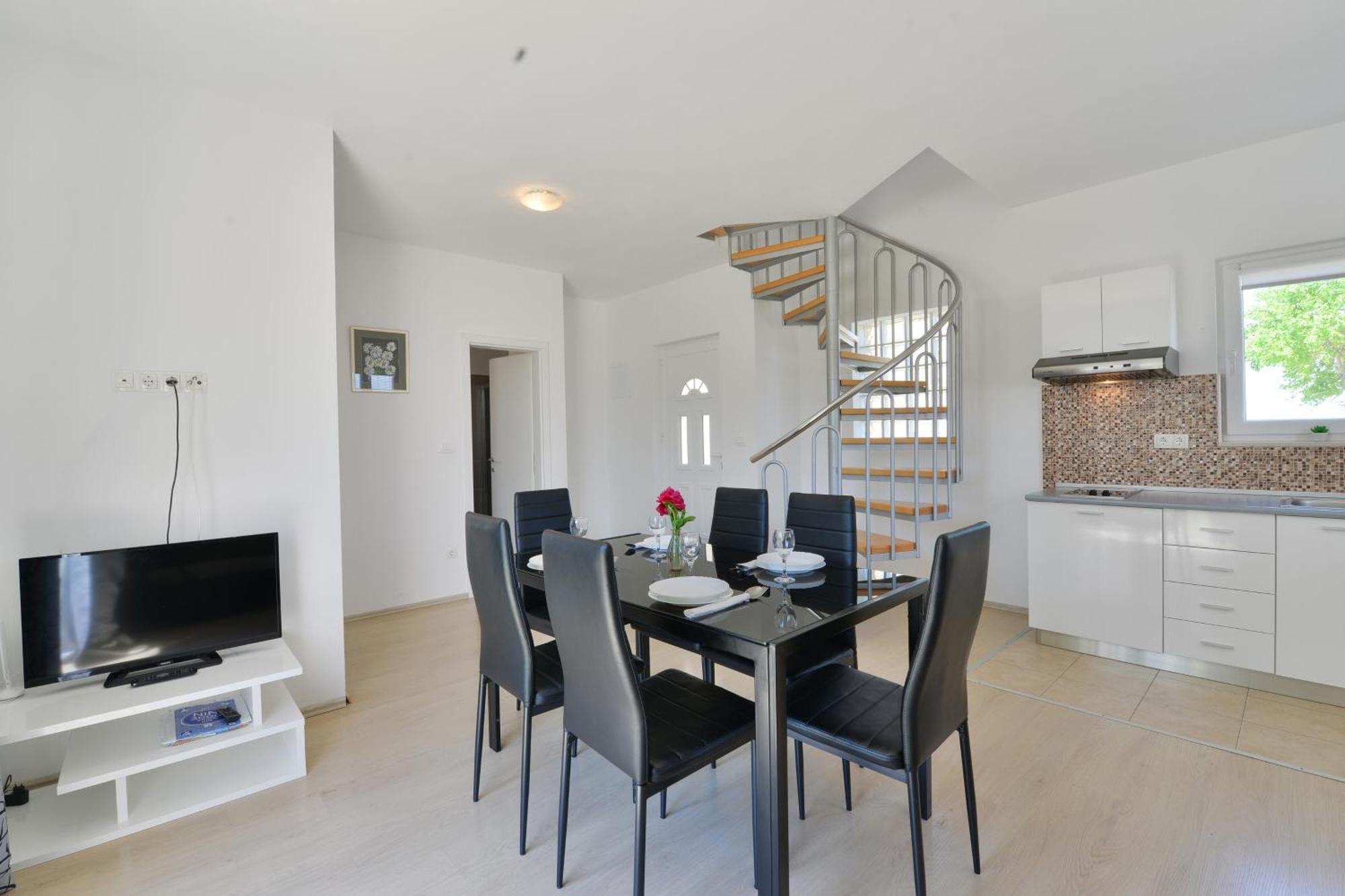 Apartments By The Sea Nin, Zadar - 13172 Номер фото
